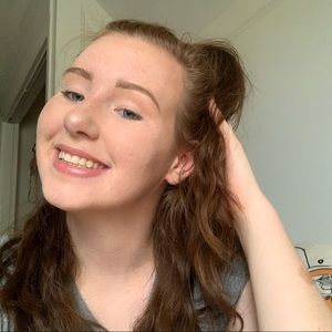 Meet your Posher, Alexis